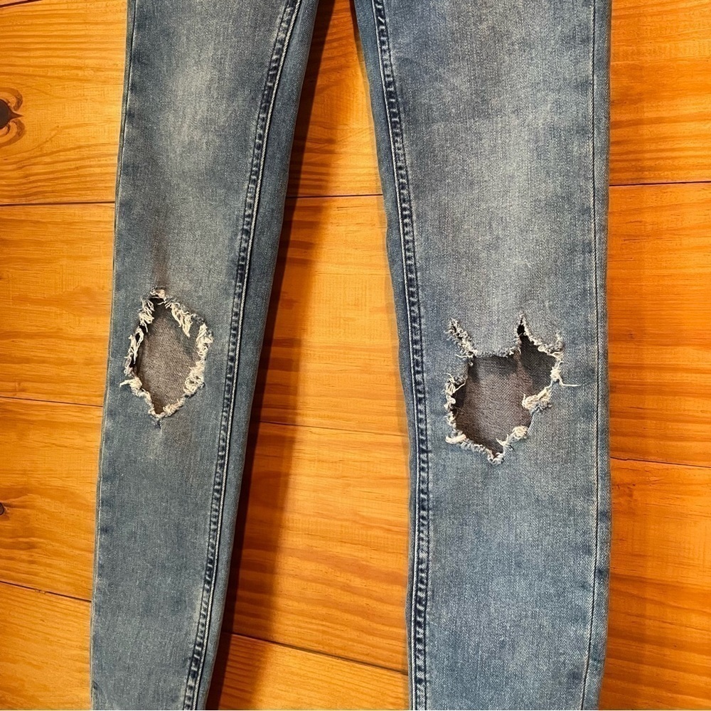 Free People Mid Rise Busted Knee Stretchy Skinny Jeans 24 NWT - Picture 7 of 13